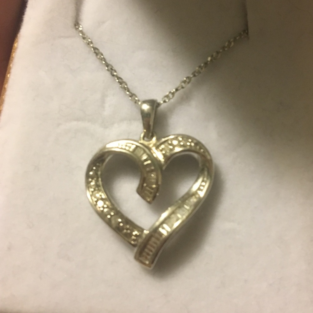 White gold & diamond chip necklace